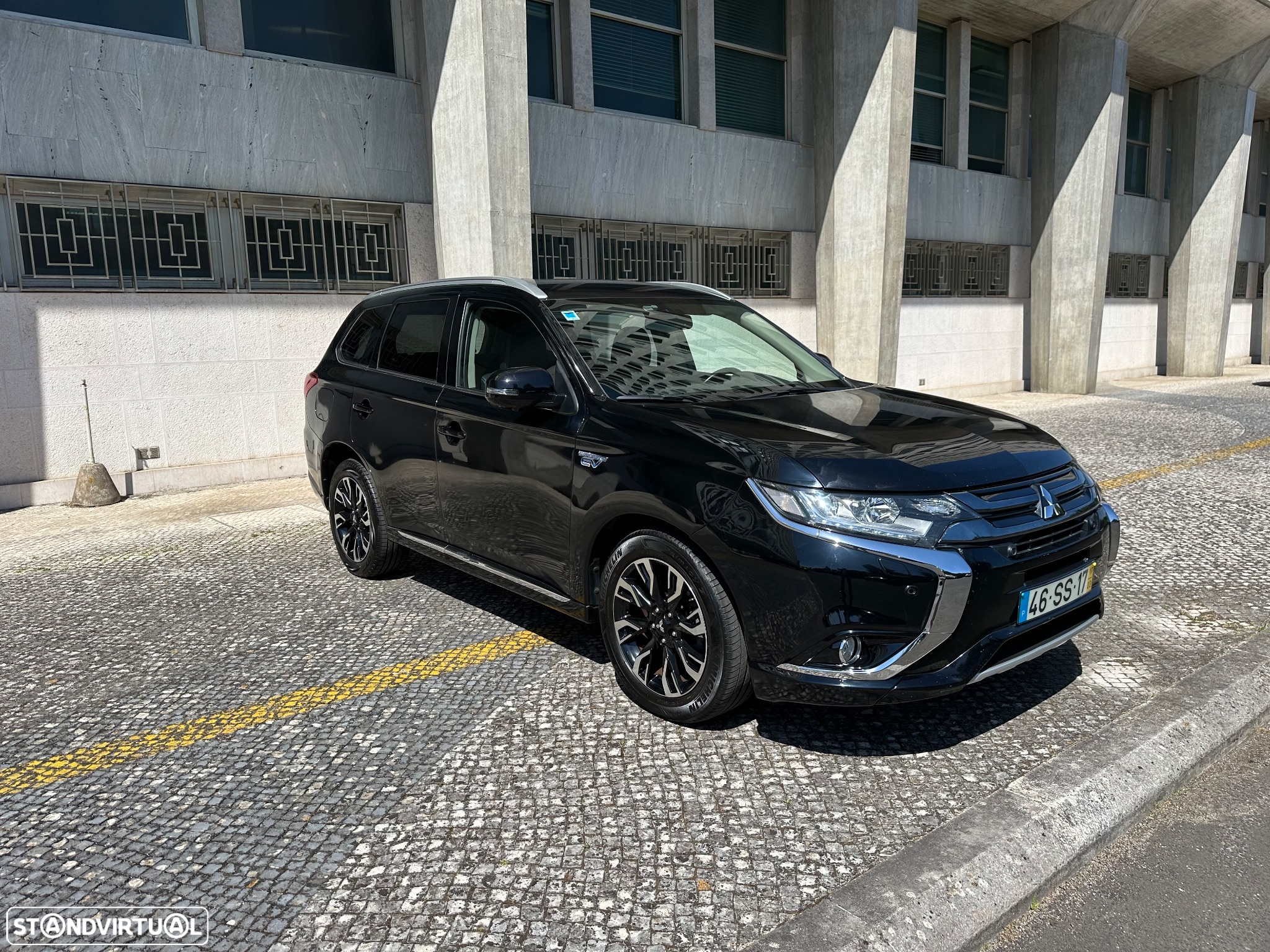 Mitsubishi Outlander 2.0 PHEV Intense - 2