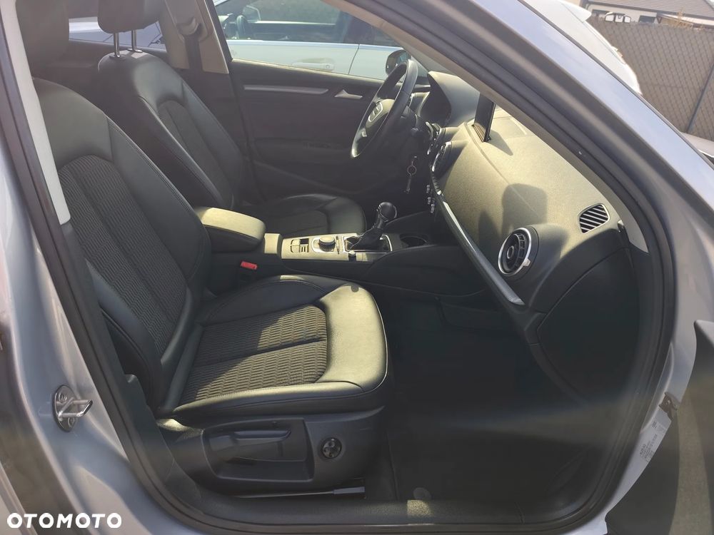 Audi A3 Limousine 1.4 TFSI S tronic Ambiente - 31