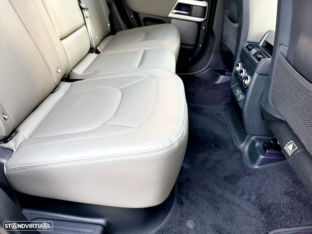 Land Rover Defender 2.0 P400e 110 AWD X-Dynamic HSE - 30