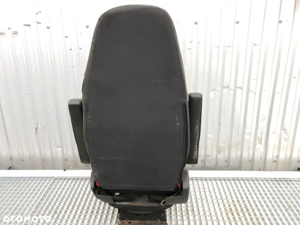 FOTEL PRAWY PRZÓD  VOLVO FH II 2012 - 2022 500 368 kW [500 KM] 10x4/6 2017 - 5