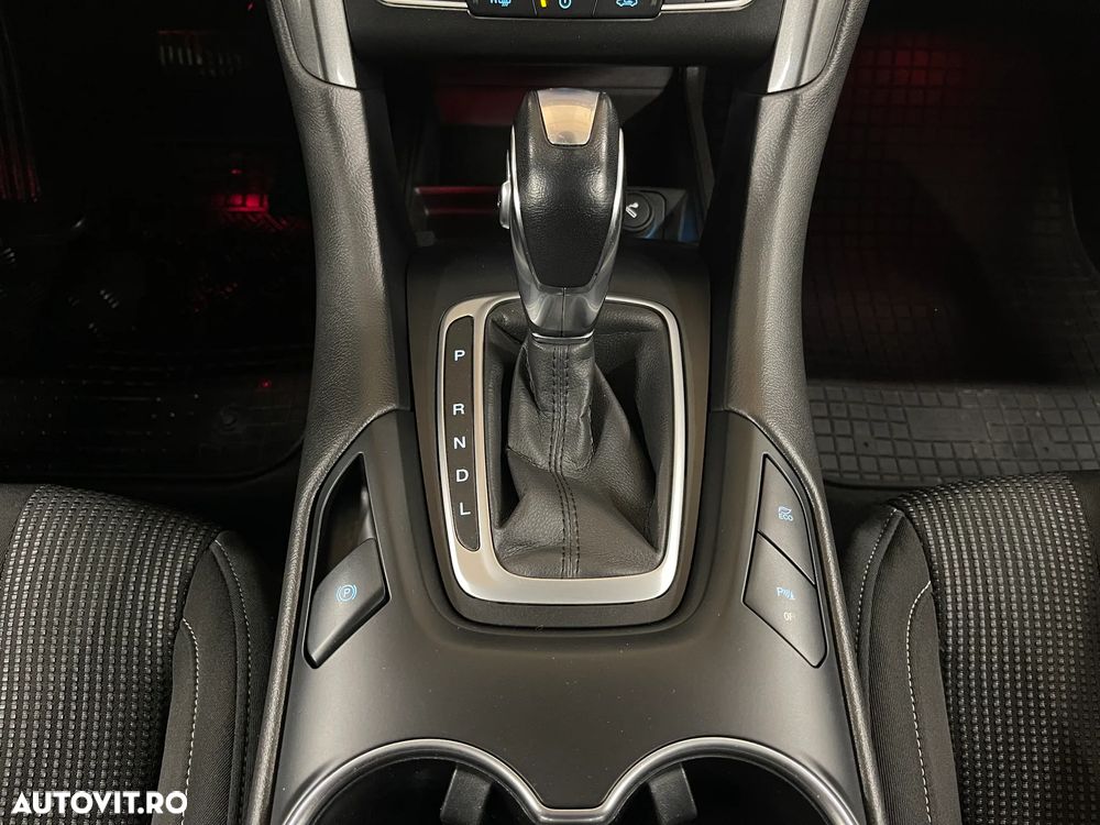 Ford Mondeo 2.0 HEV Titanium - 22