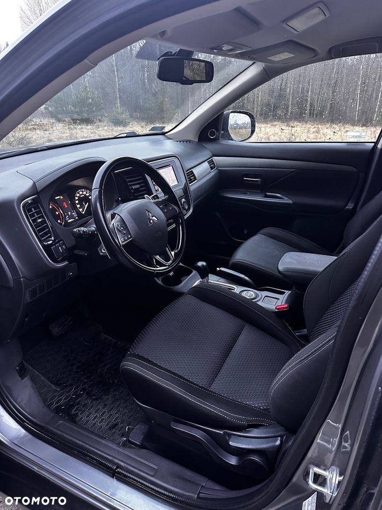 Mitsubishi Outlander 2.2 DID Instyle Navi 4WD - 11
