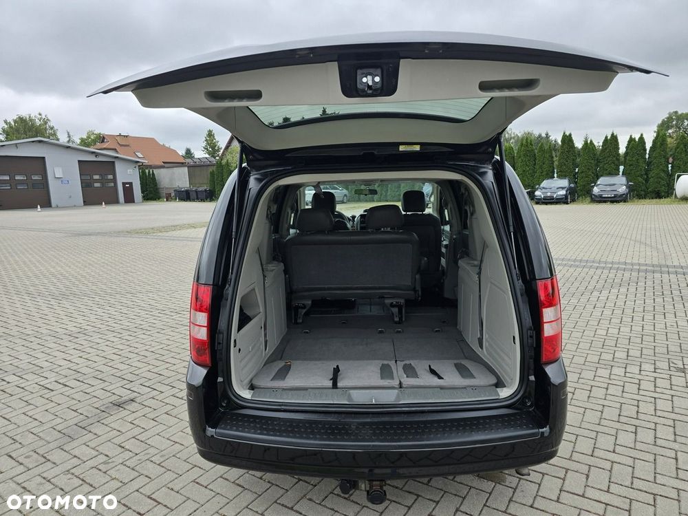 Chrysler Town & Country - 21