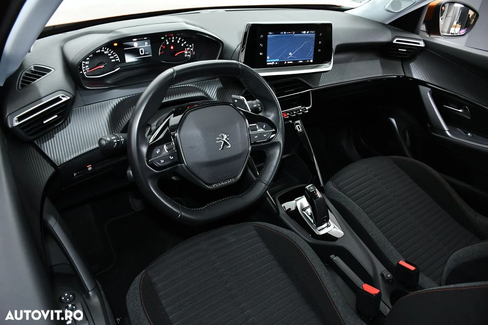 Peugeot 2008 1.2 L PureTech STT EAT8 Allure - 12