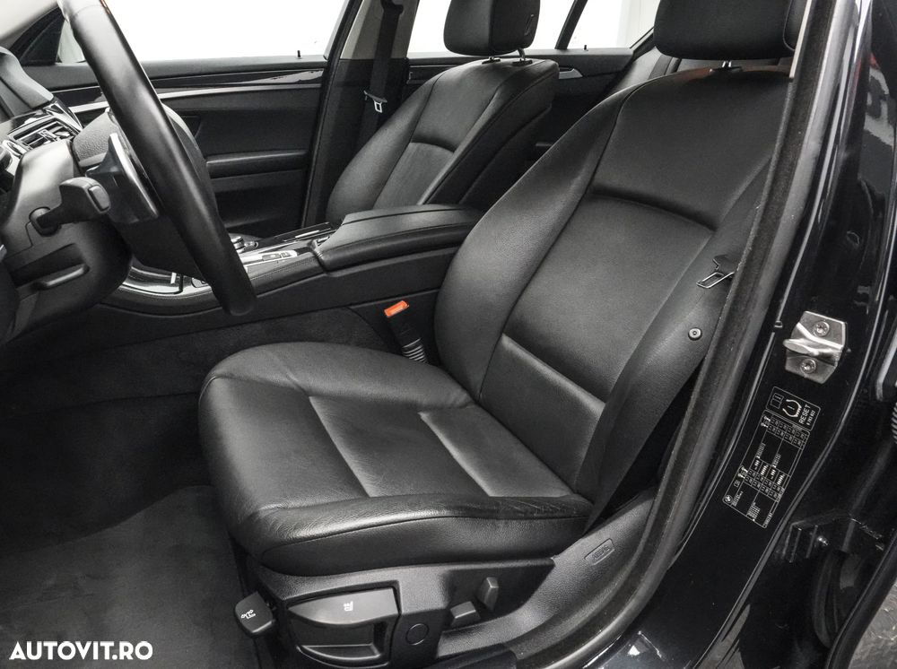 BMW Seria 5 520d Aut. Luxury Line - 13