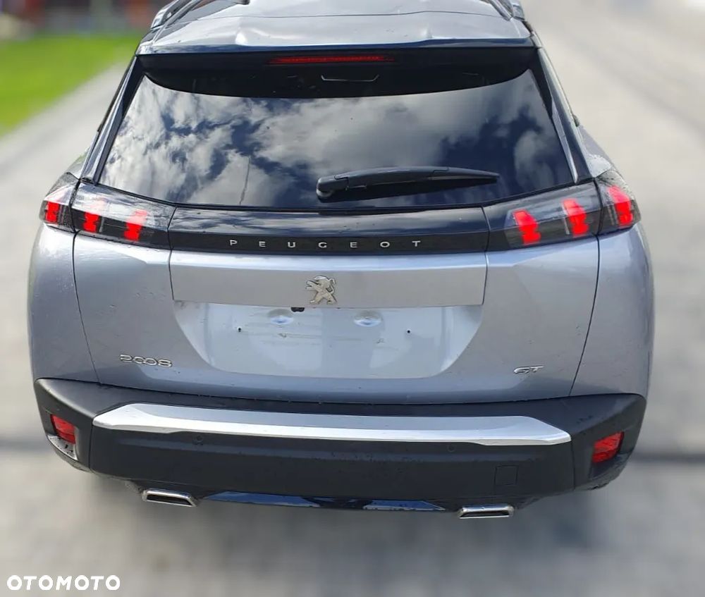 Peugeot 2008 PureTech 130 EAT8 GT - 4