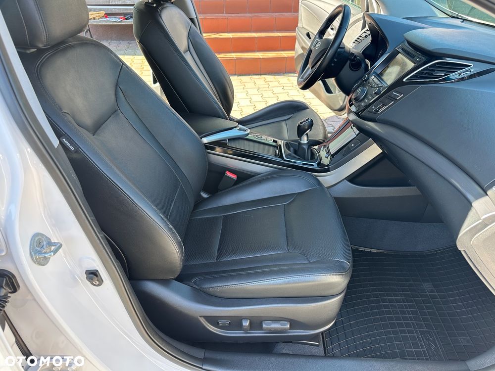 Hyundai i40 2.0 Premium - 24