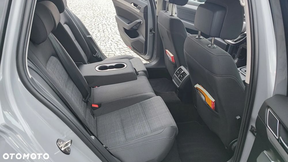 Volkswagen Passat 2.0 TSI Business DSG - 34