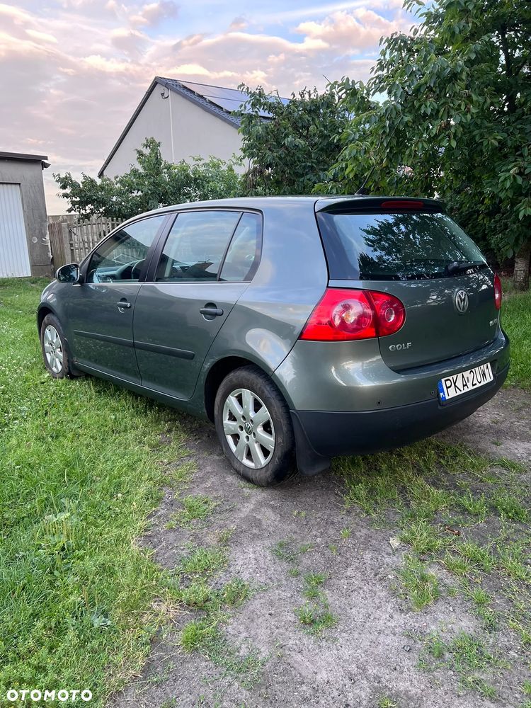 Volkswagen Golf 1.6 FSI Trendline - 5