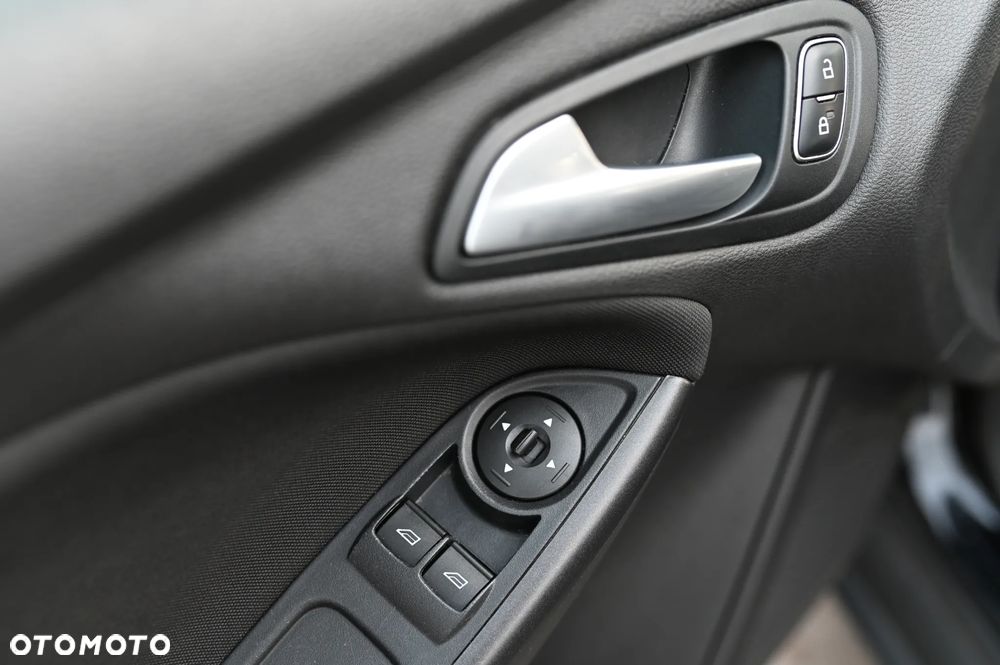 Ford Focus 1.6 Trend - 25