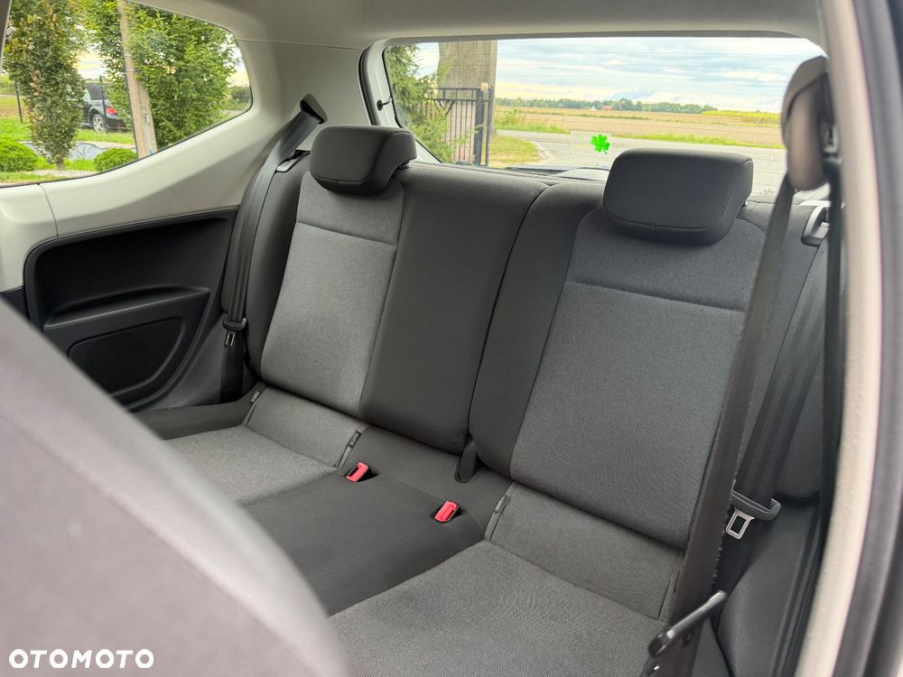 Volkswagen up! United - 17