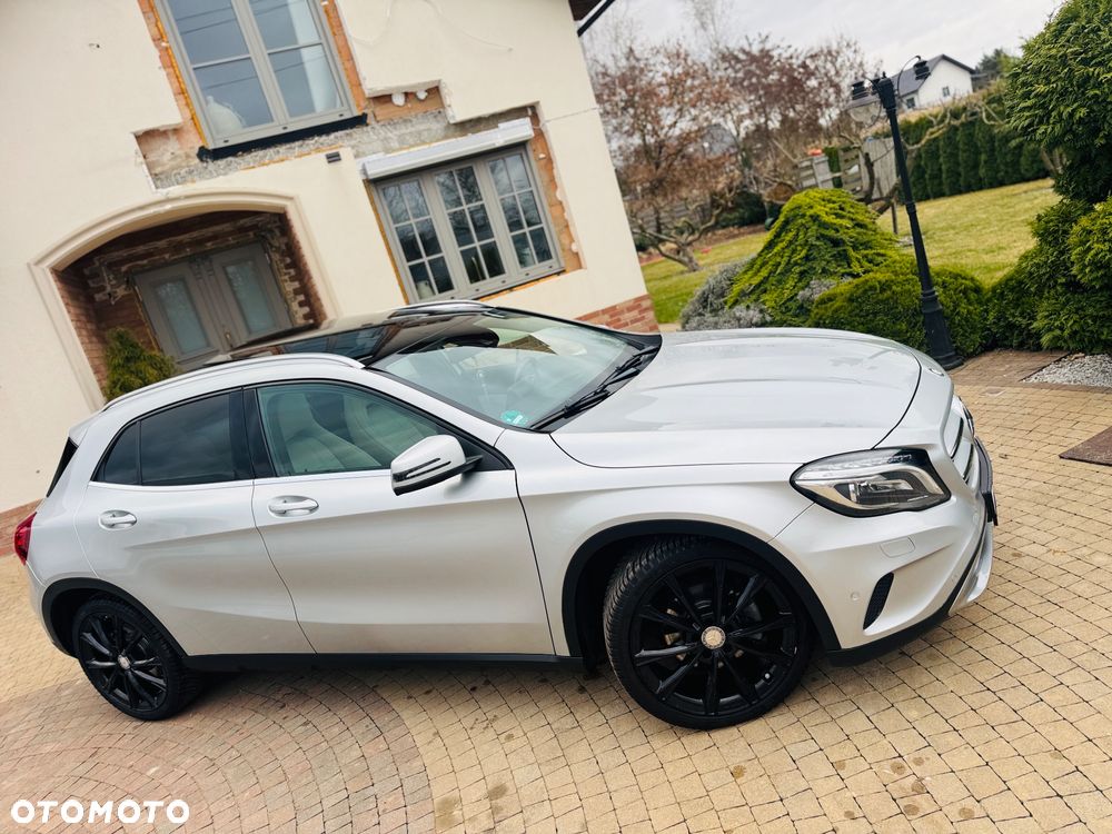 Mercedes-Benz GLA 200 7G-DCT Style - 29