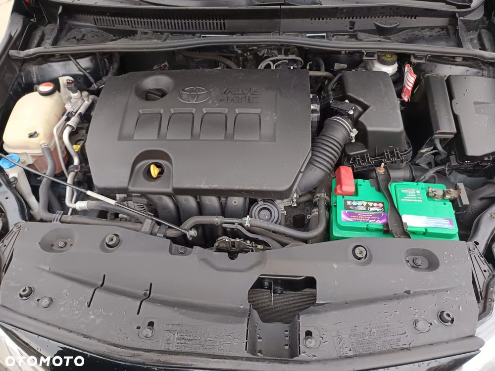 Toyota Avensis 1.8 Premium - 23