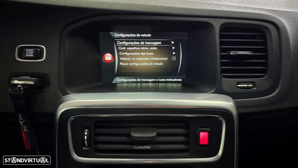 Volvo V60 Cross Country 2.0 D3 Momentum - 32