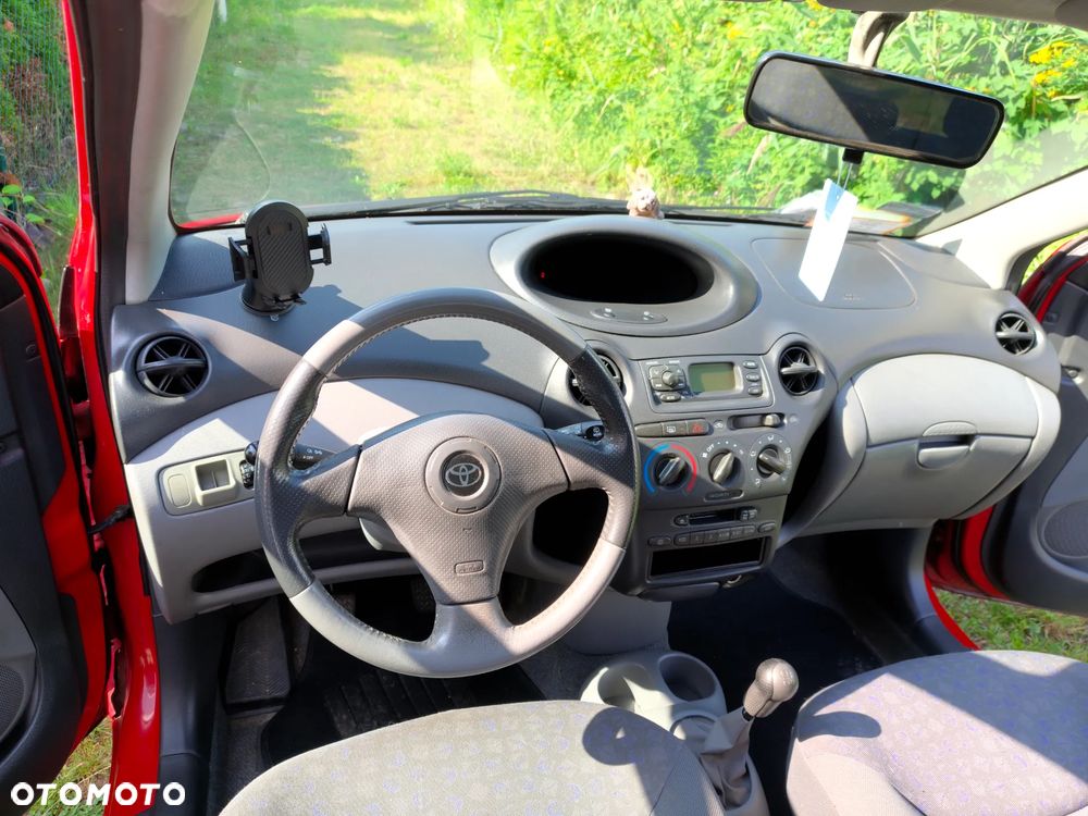 Toyota Yaris 1.3 - 7
