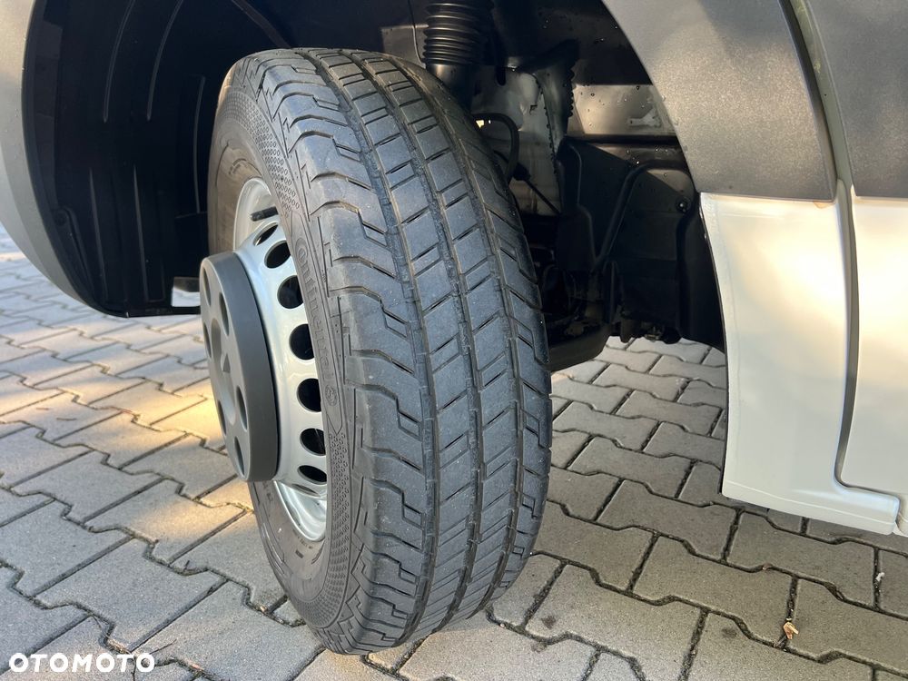 Mercedes-Benz Sprinter - 14