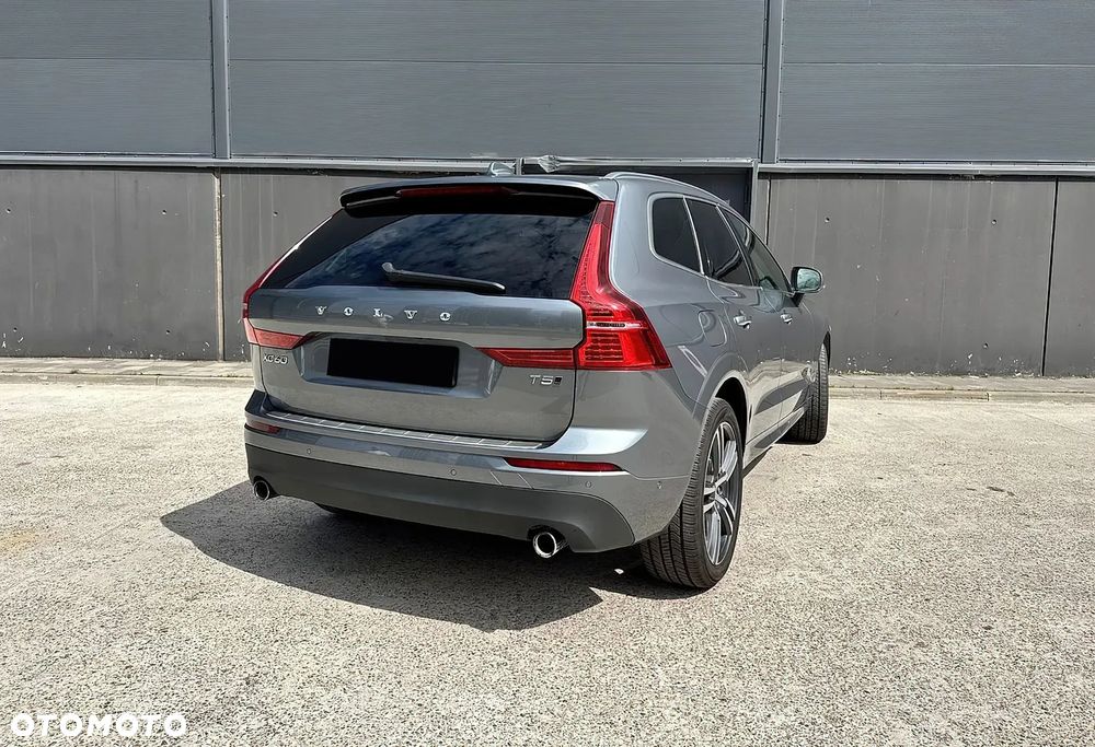 Volvo XC 60 T5 AWD Momentum - 4