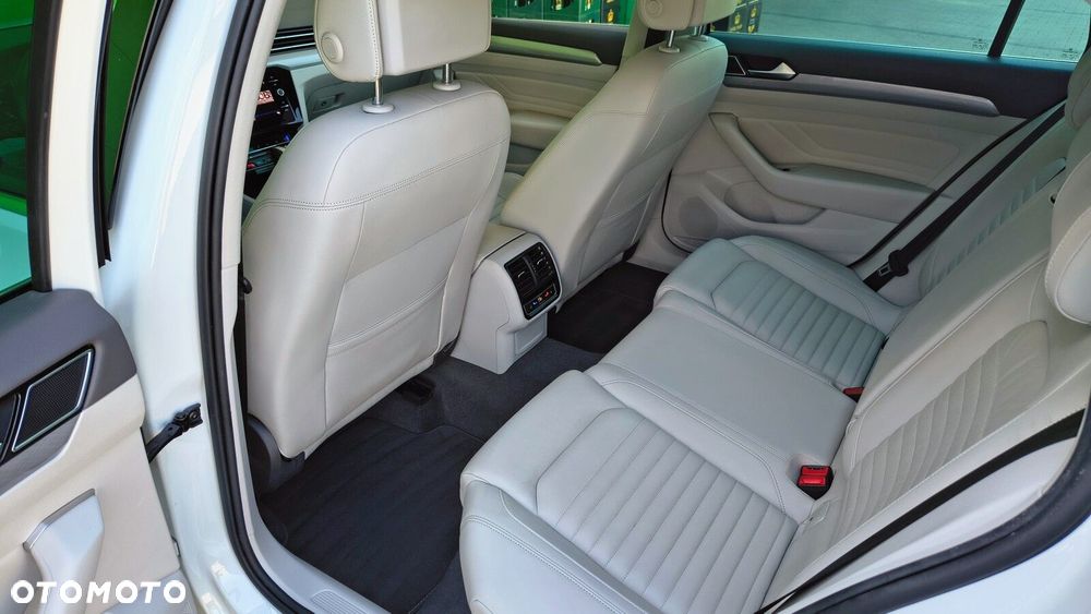 Volkswagen Passat Variant 2.0 TDI 4Mot Elegance DSG - 12