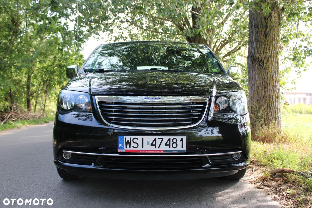 Chrysler Town & Country 3.6 Limited - 12