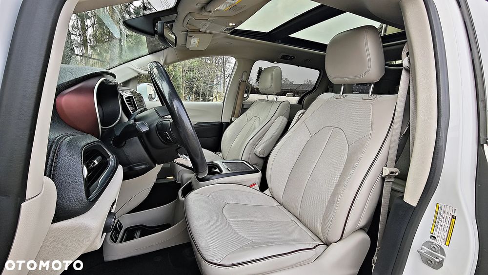 Chrysler Pacifica - 26