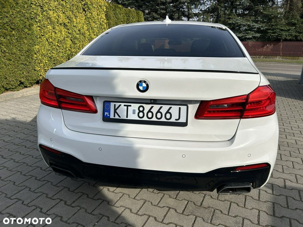 BMW Seria 5 M550i xDrive sport - 13