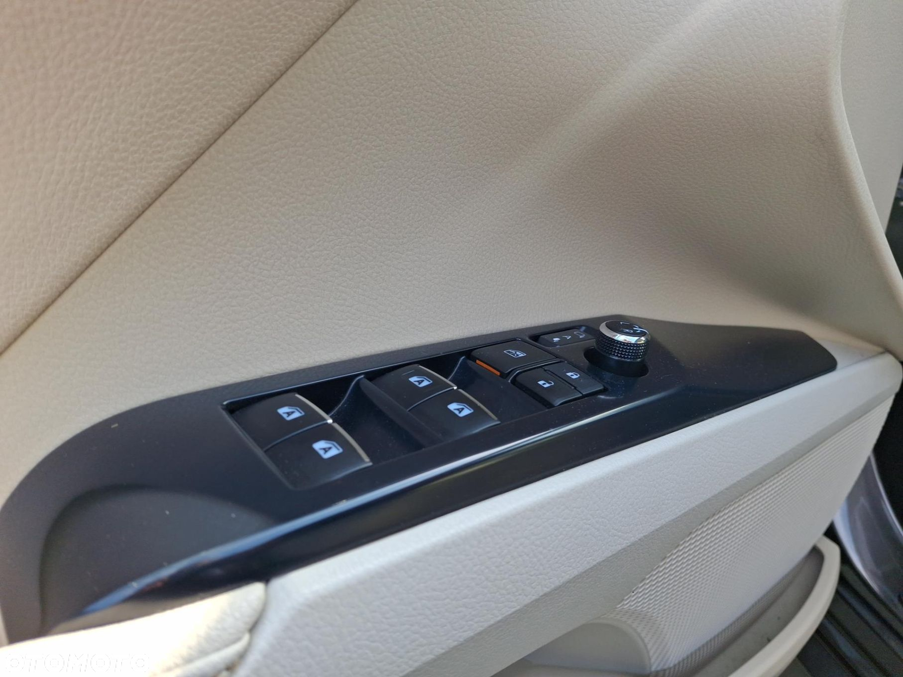Toyota Camry - 10