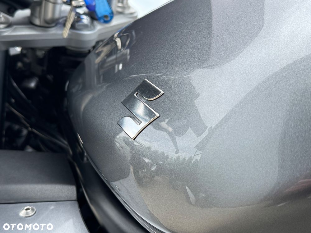 Suzuki GSX - 22