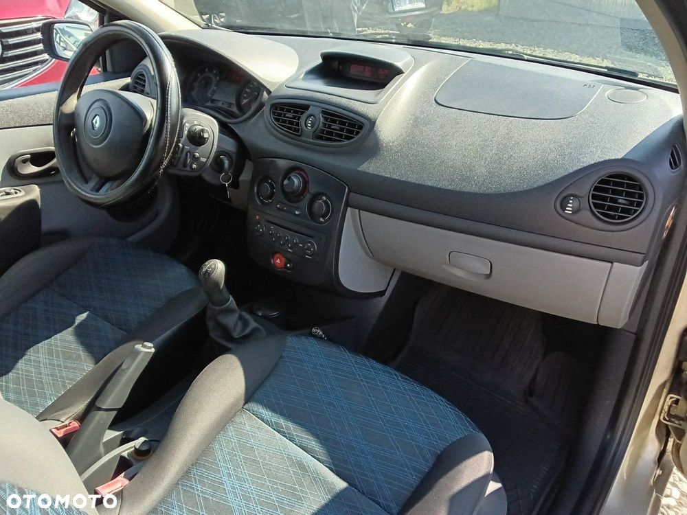 Renault Clio - 8
