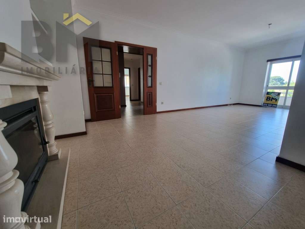 Apartamento T2 em prédio com elevador. - Grande imagem: 3/14