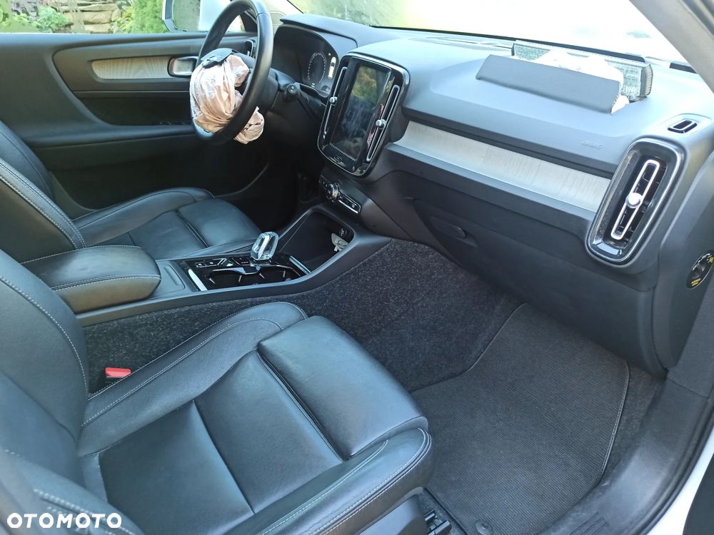 Volvo XC 40 B4 B AWD Geartronic RDesign - 17