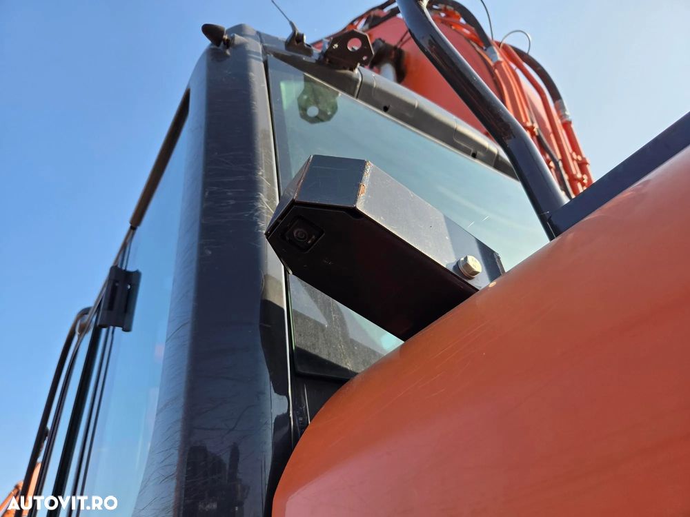 Hitachi ZX250LC-6, 2020, 4.294h, 28t, cupa NOUA 1,55mc, lant 95% bun doar 136h mars, Consum mediu 11l/h, 3 pompe hidr HITACHI, produs in JAPOANIA, inst picon pe brate, camera spate si laterale, Ad sapare 7,5m, posibil leasing, CA NOU-PROMOTIE 106.900 Eur - 24