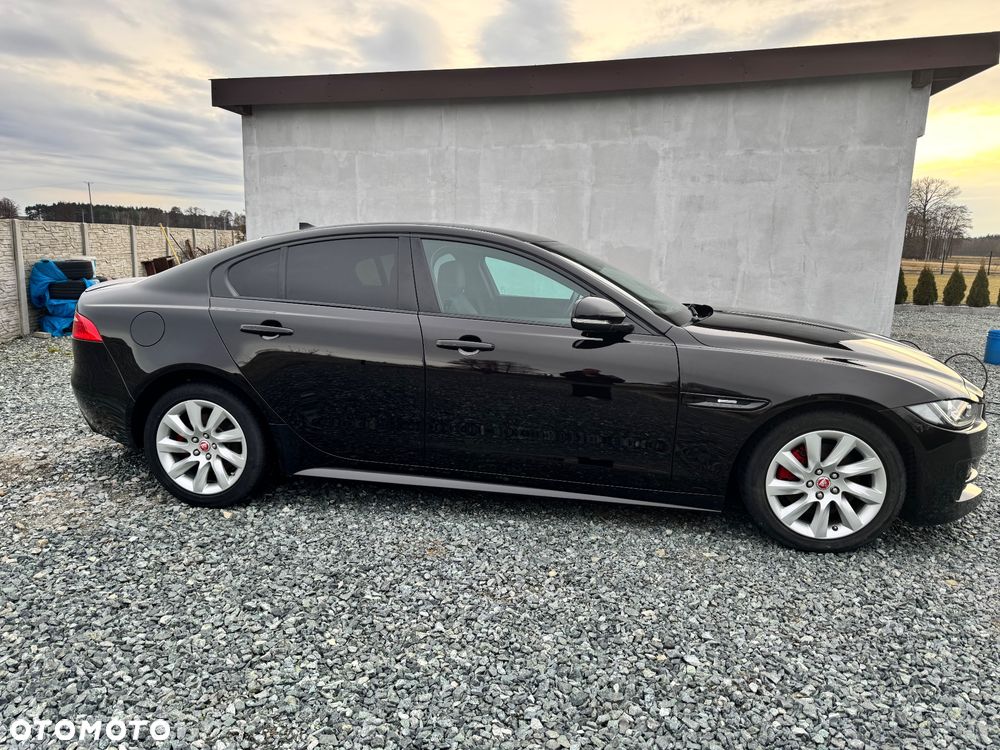 Jaguar XE 2.0 D R-Sport - 3