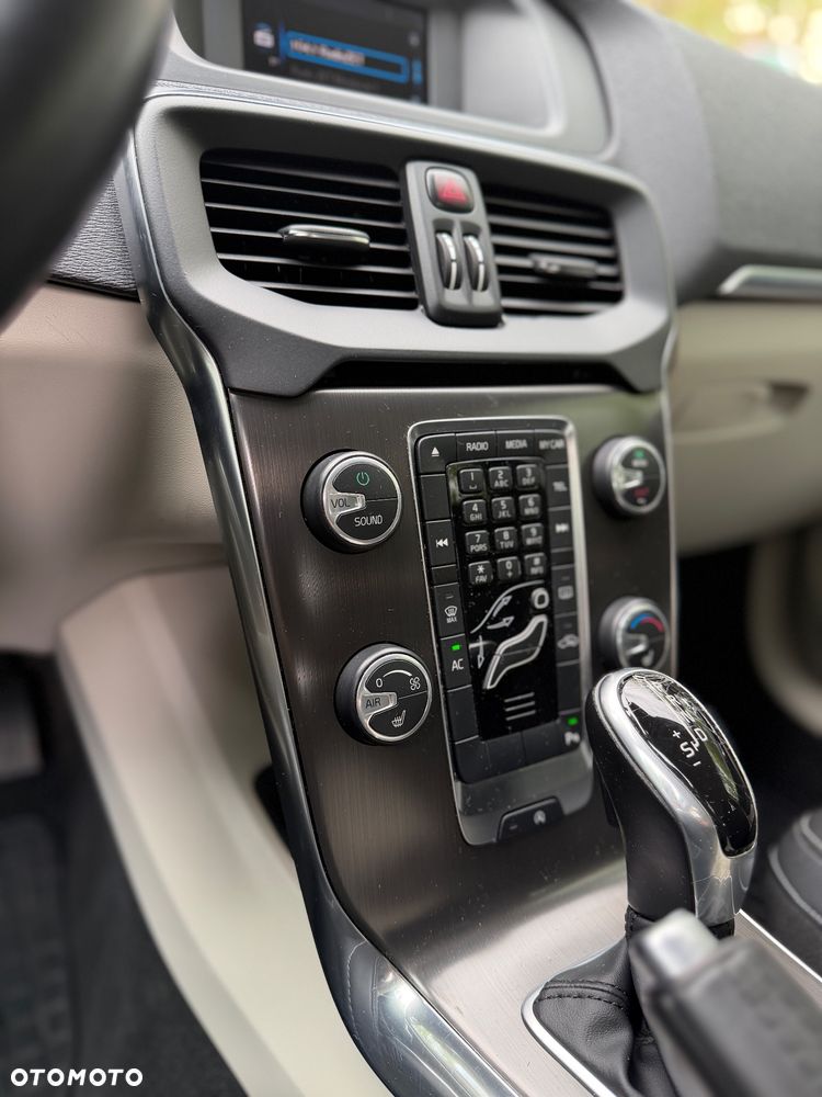 Volvo V40 D2 Powershift Momentum - 13