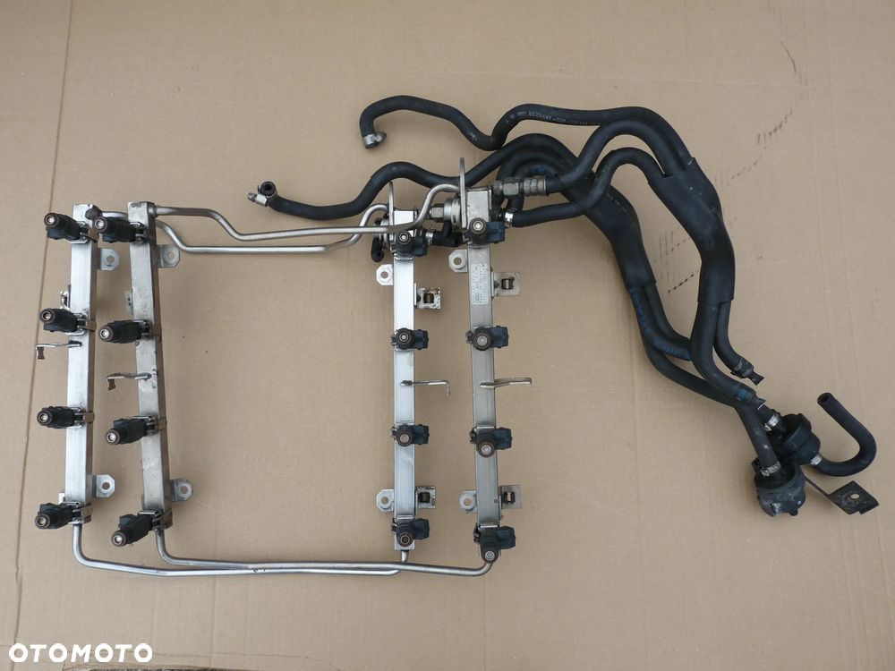 AUDI A8 D2 3.7 V8 LISTWA WTRYSKOWA WTRYSKI KOMPLET 077133551M 0280155921 077133681L