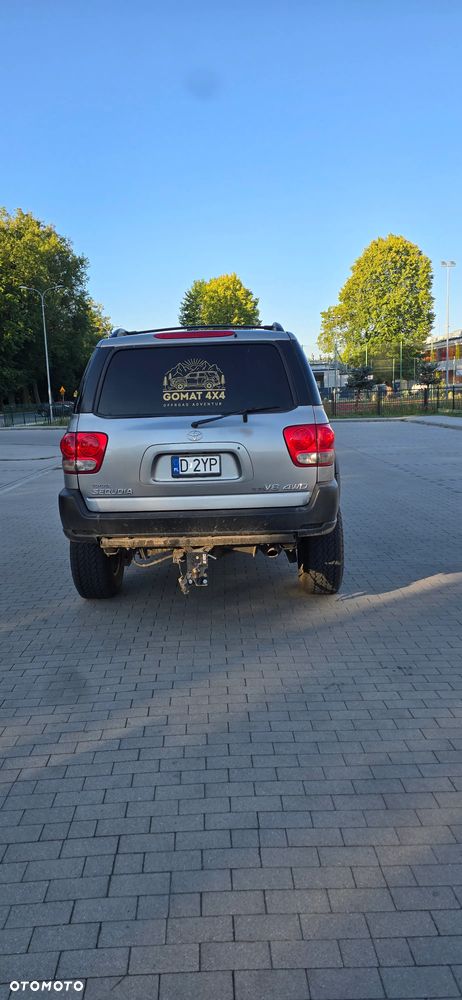 Toyota Sequoia - 3
