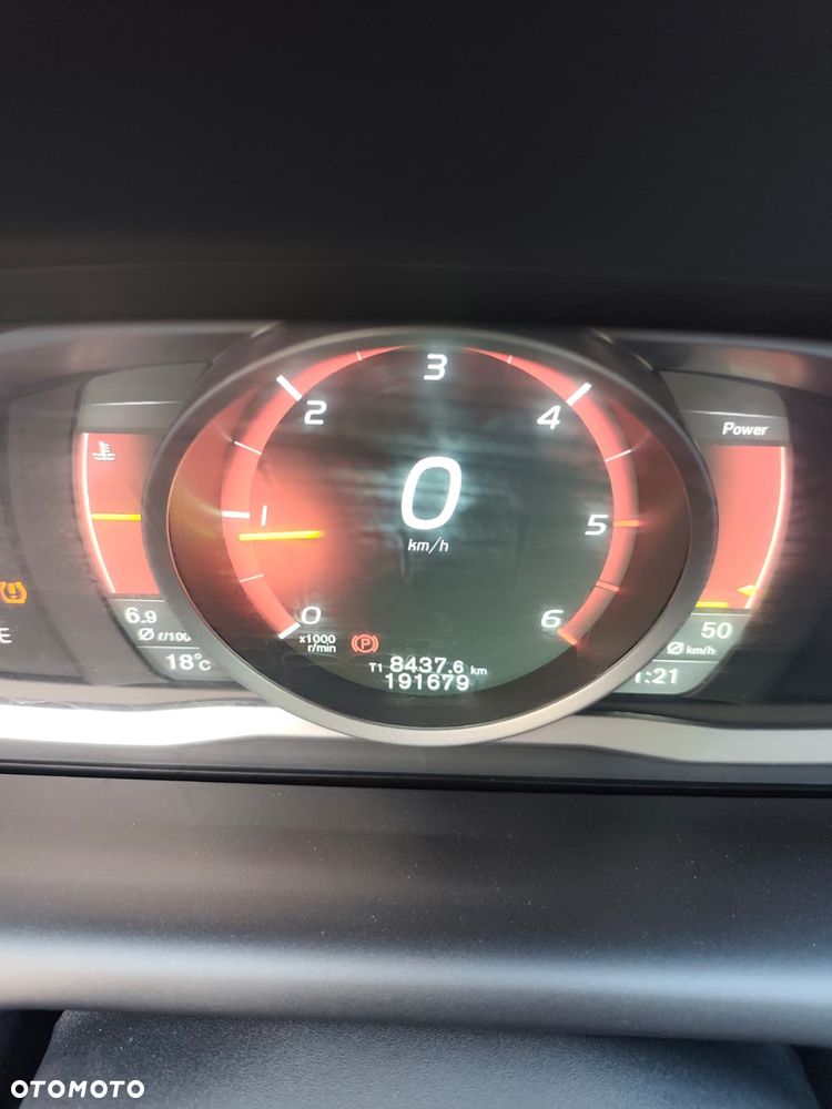 Volvo XC 60 D3 Drive-E Ocean Race - 5