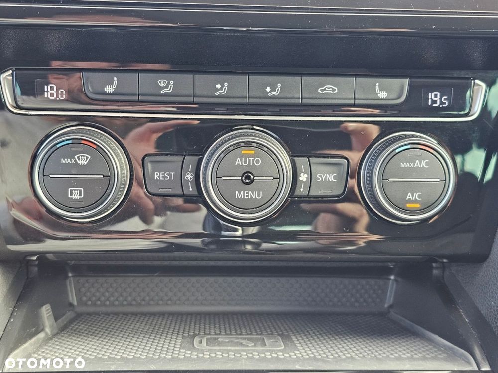 Volkswagen Passat - 32