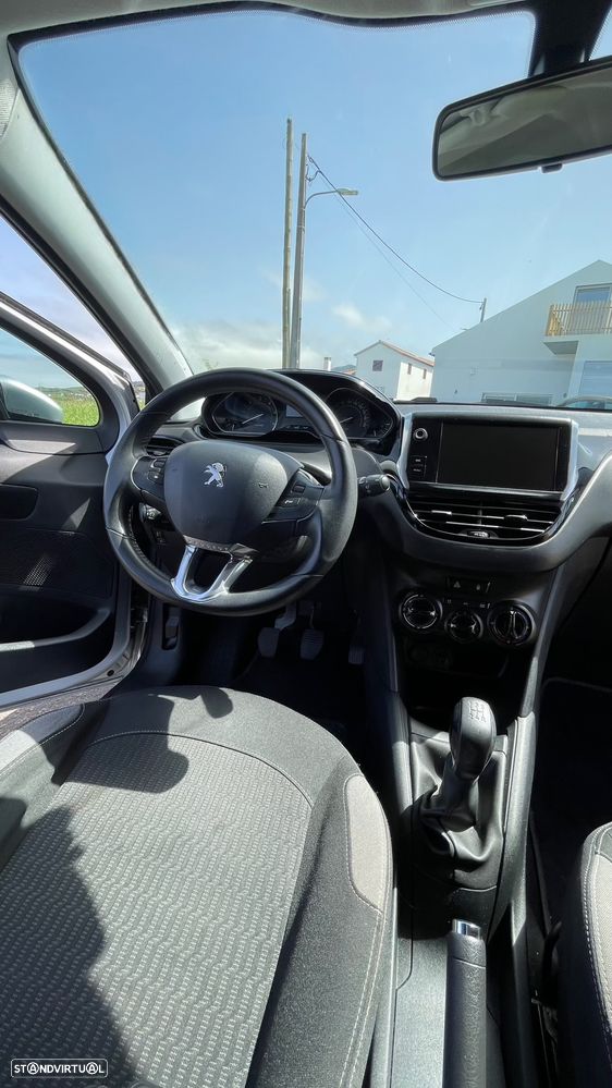 Peugeot 208 1.4 HDi - 12
