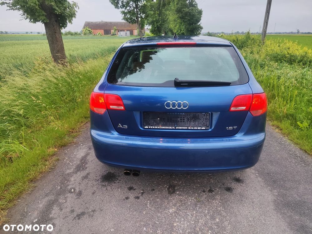 Audi A3 Sportback 1.8 TFSI Attraction - 5