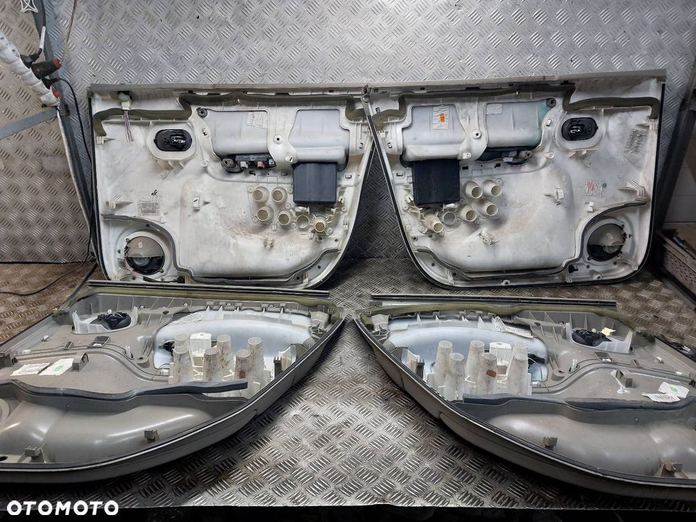 BOCZEK BOCZKI DRZWI KOMPLET RENAULT SCENIC II - 8