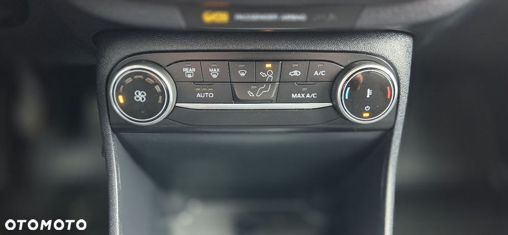 Ford Fiesta 1.1 S&S TITANIUM - 27