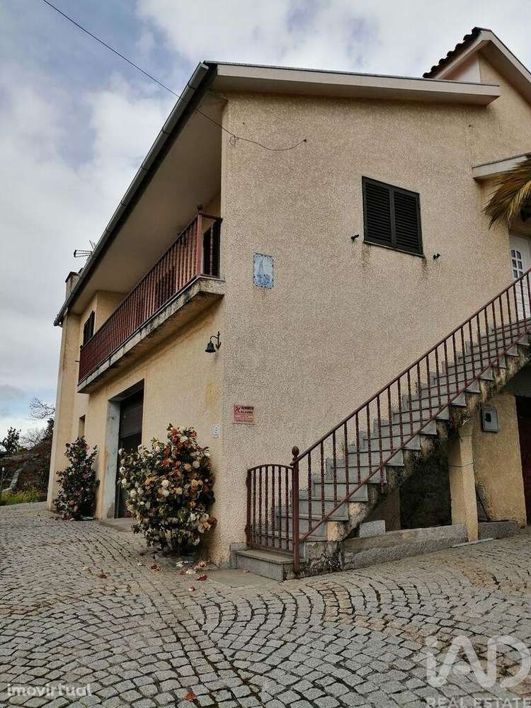 Prédio T4 em Loivos e Póvoa de Agrações de 550,00 m2 - Grande imagem: 2/19