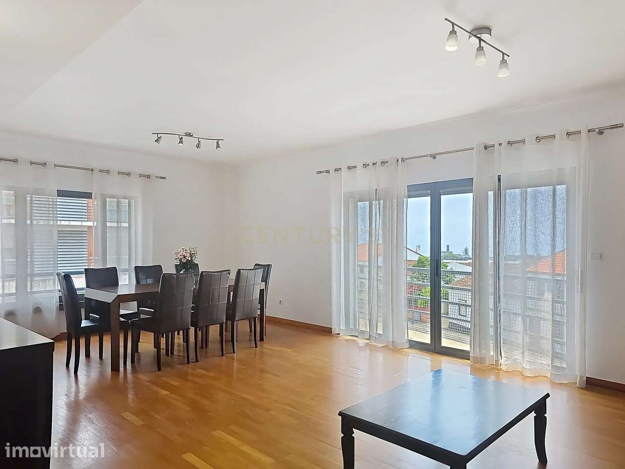 Apartamento T3 no Edifício Mónaco, em Ponta Delgada - Grande imagem: 4/36