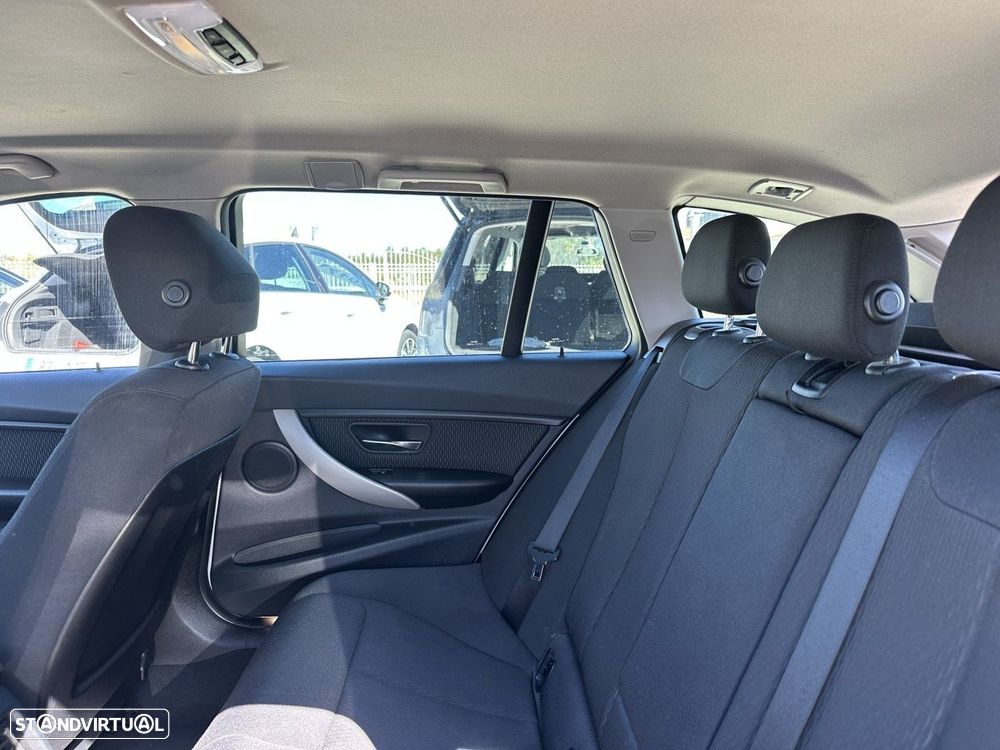 BMW 320 d Line Sport - 12