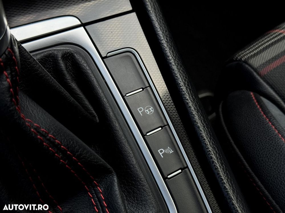 Volkswagen Golf - 23
