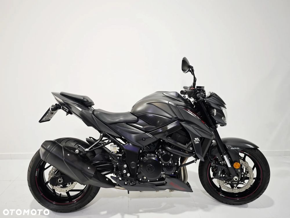 Suzuki GSX - 2