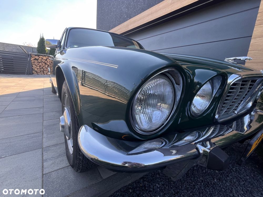 Jaguar XJ - 18