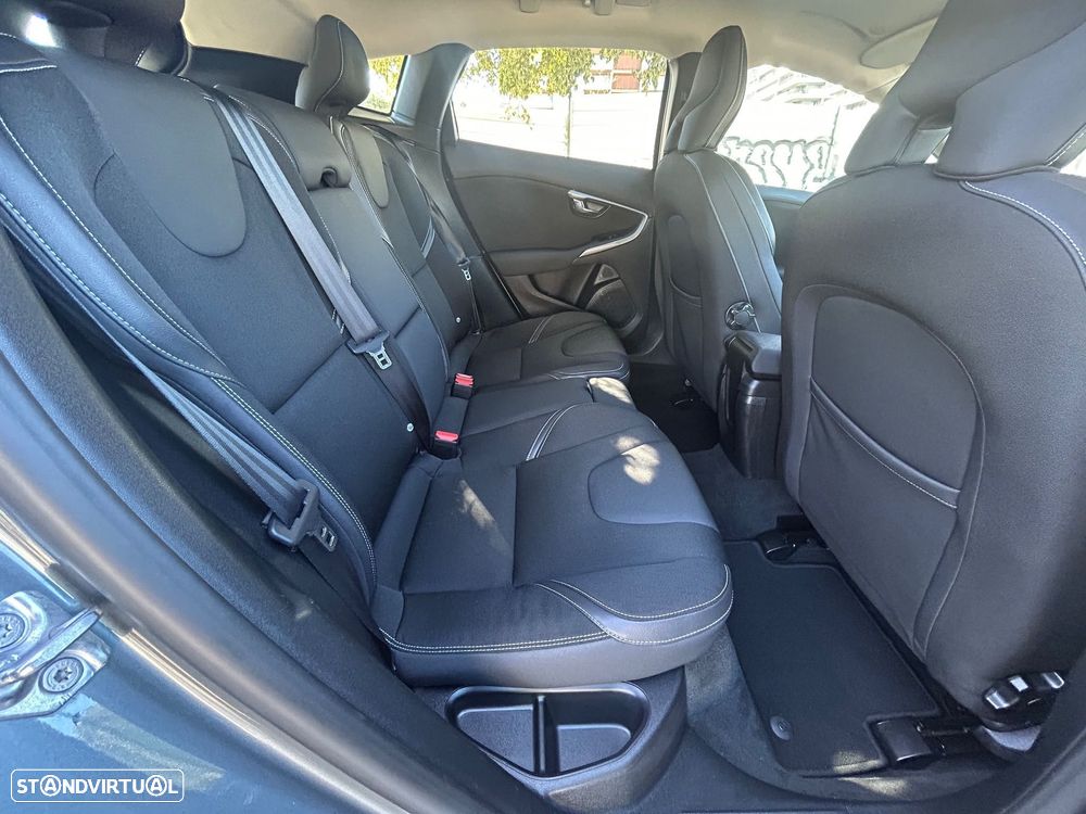 Volvo V40 2.0 D2 Momentum Geartronic - 14