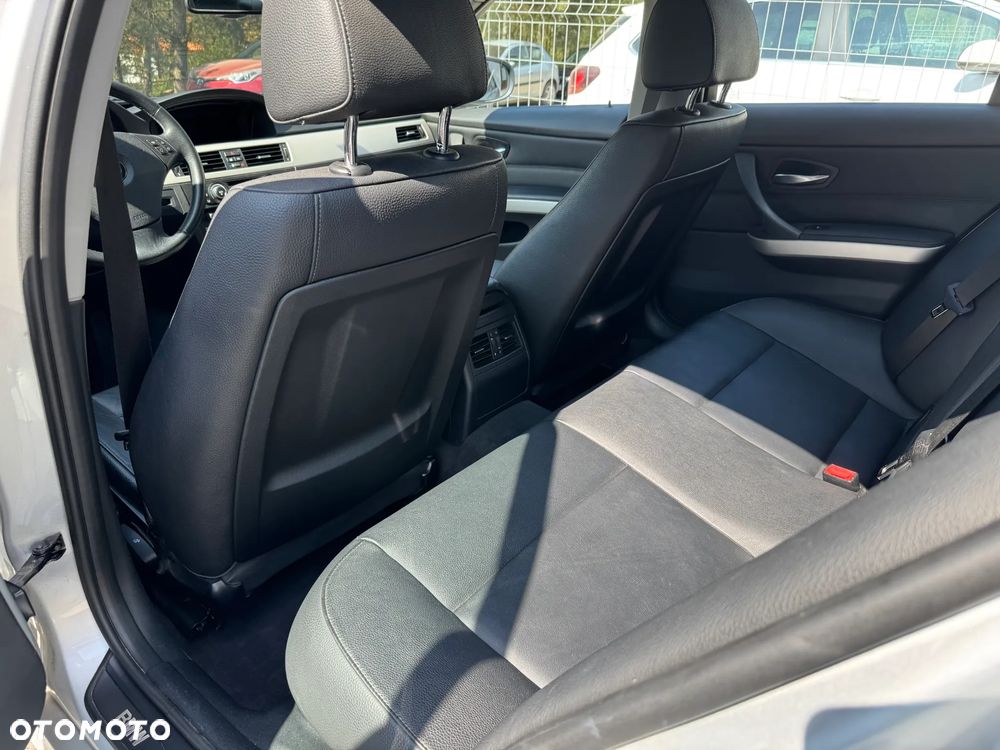 BMW Seria 3 320d DPF - 33