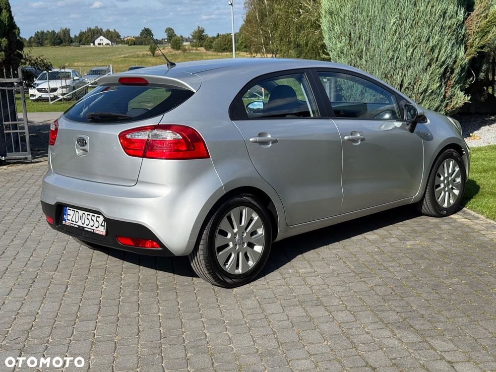 Kia Rio - 10